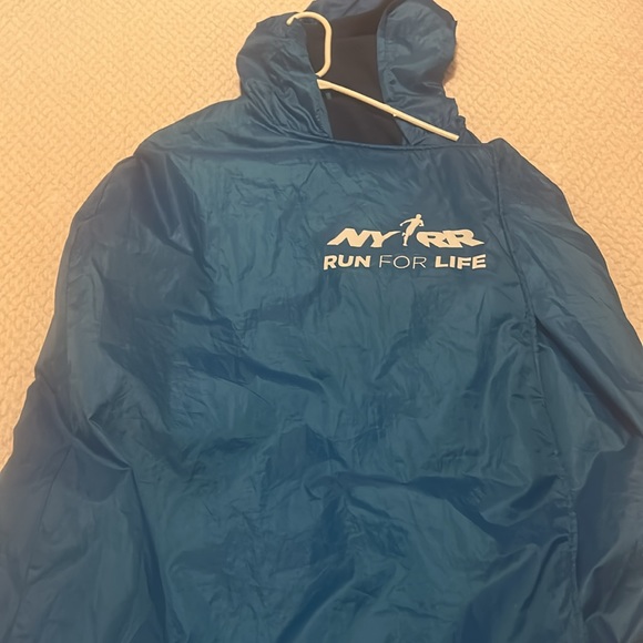 NYC Marathon Poncho - Picture 2 of 3